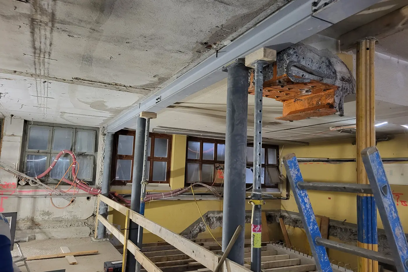 Abfangträger für offenen und grosszügigen Aufenthaltsraum Betreuung