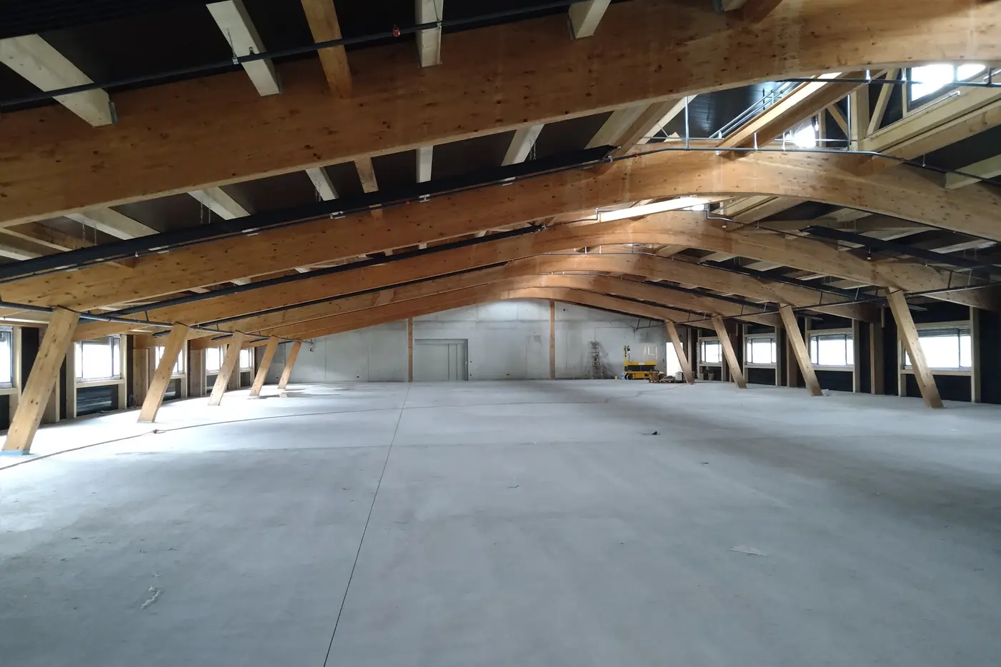 Holzbeton-Verbund-Decke in der Holzhalle