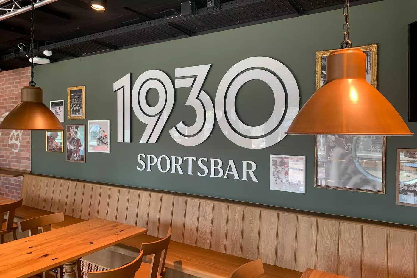 Sportsbar 1930 im Eishockeystadion Swiss Life Arena, Zürich Altstetten
