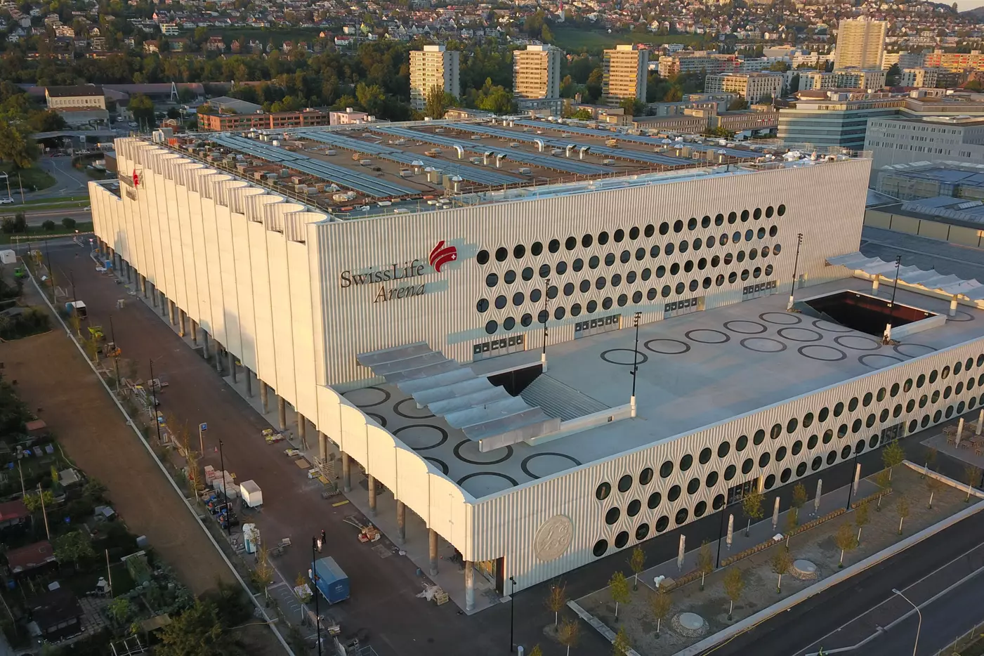 Aussenansicht Süd Westen vom Eishockeystadion Swiss Life Arena, Zürich Altstetten  ©ZSC Lions AG