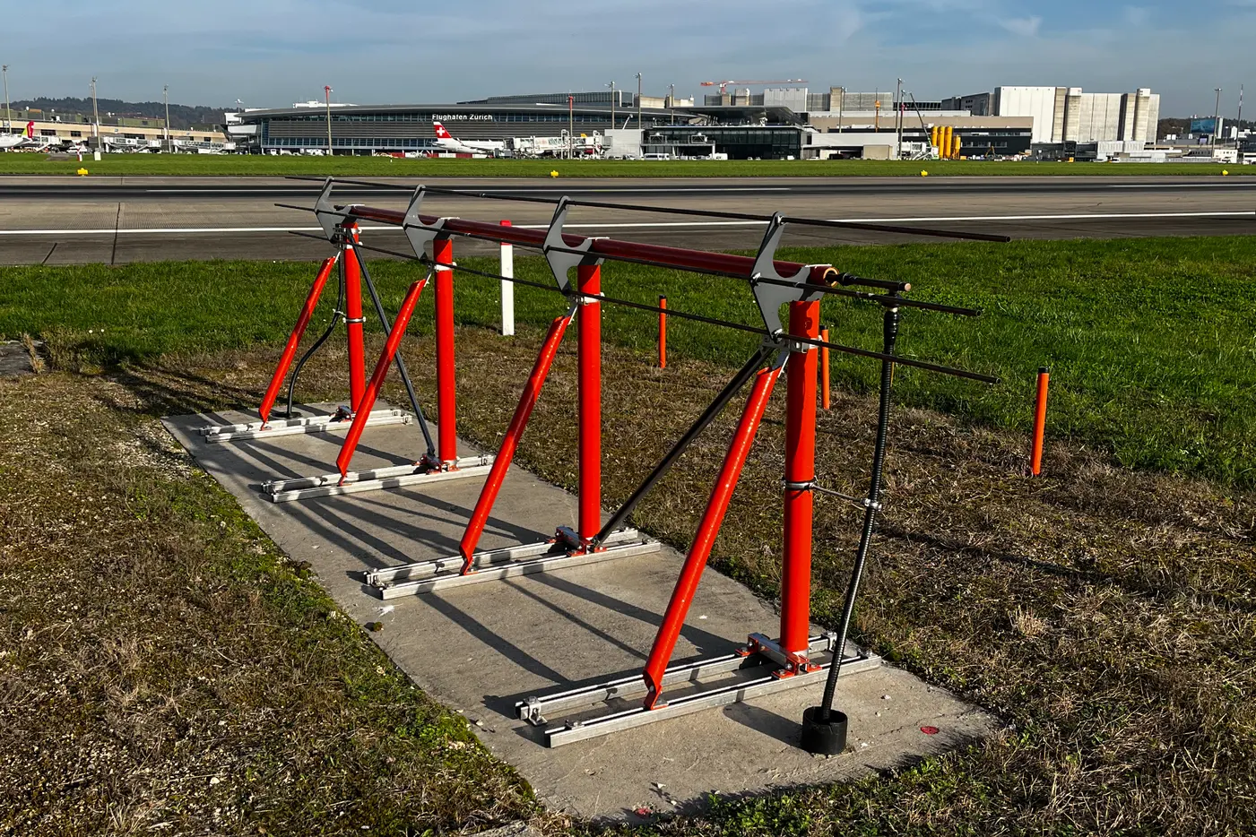 Neue Antennen Glide Path Piste 34, Flughafen Zürich